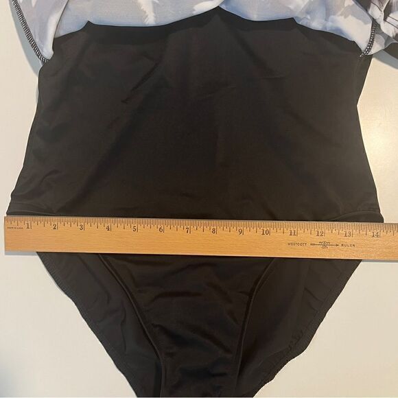 Trimshaper Black White Print Slimming Flowy One Piece Bathing Suit Size 10 - Picture 15 of 15